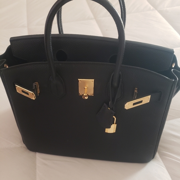 Elegant Black Leather Handbag - Picture 7 of 8